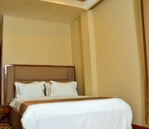 Quarto casal luxo | Escrivaninha, Wi-Fi de cortesia, roupa de cama