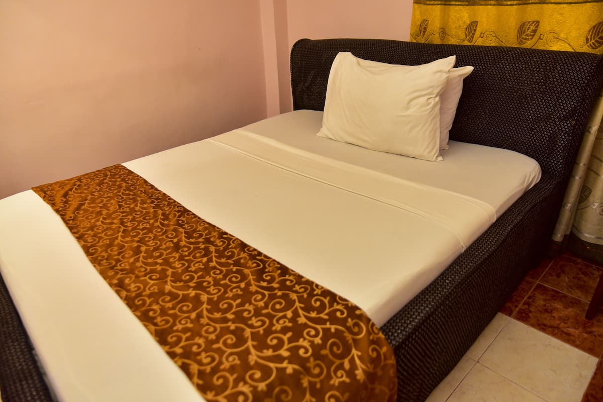 1 habitación, escritorio, wifi gratis y ropa de cama