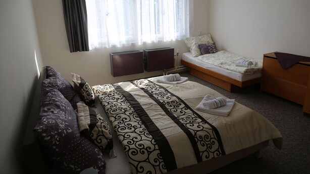 Chalet | 1 bedroom, premium bedding, desk, iron/ironing board - Cottage near Kovac Forest (Kovac)