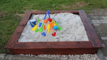 Children’s play area – outdoor