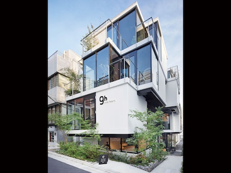 Front of property. 9h nine hours Akasaka