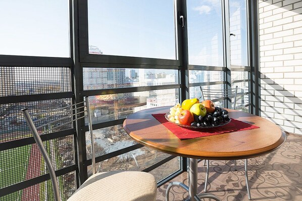 アパートメント 2 ベッドルーム (Soyuznaya, 27-165) | バルコニー