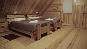 Strykjärn/strykbräda, extrasängar och sängkläder