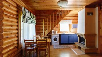 Bügeleisen/Bügelbrett, Zustellbetten, Bettwäsche