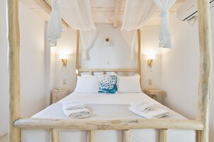 Ropa de cama de alta calidad y caja de seguridad en la habitación 