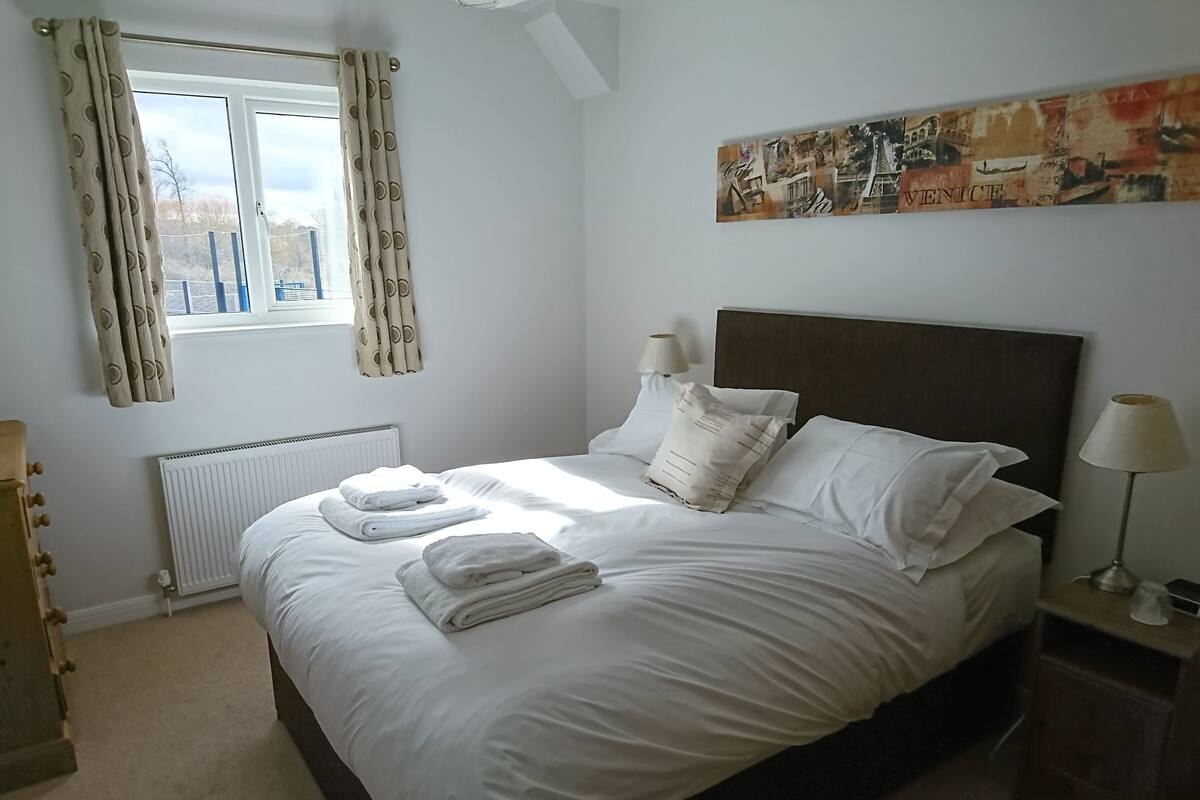 Egyptian cotton sheets, premium bedding, desk, iron/ironing board