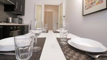 Căn hộ (3 Bedrooms) | Bếp riêng | Tủ lạnh, lò vi sóng, lò nướng, bếp nấu