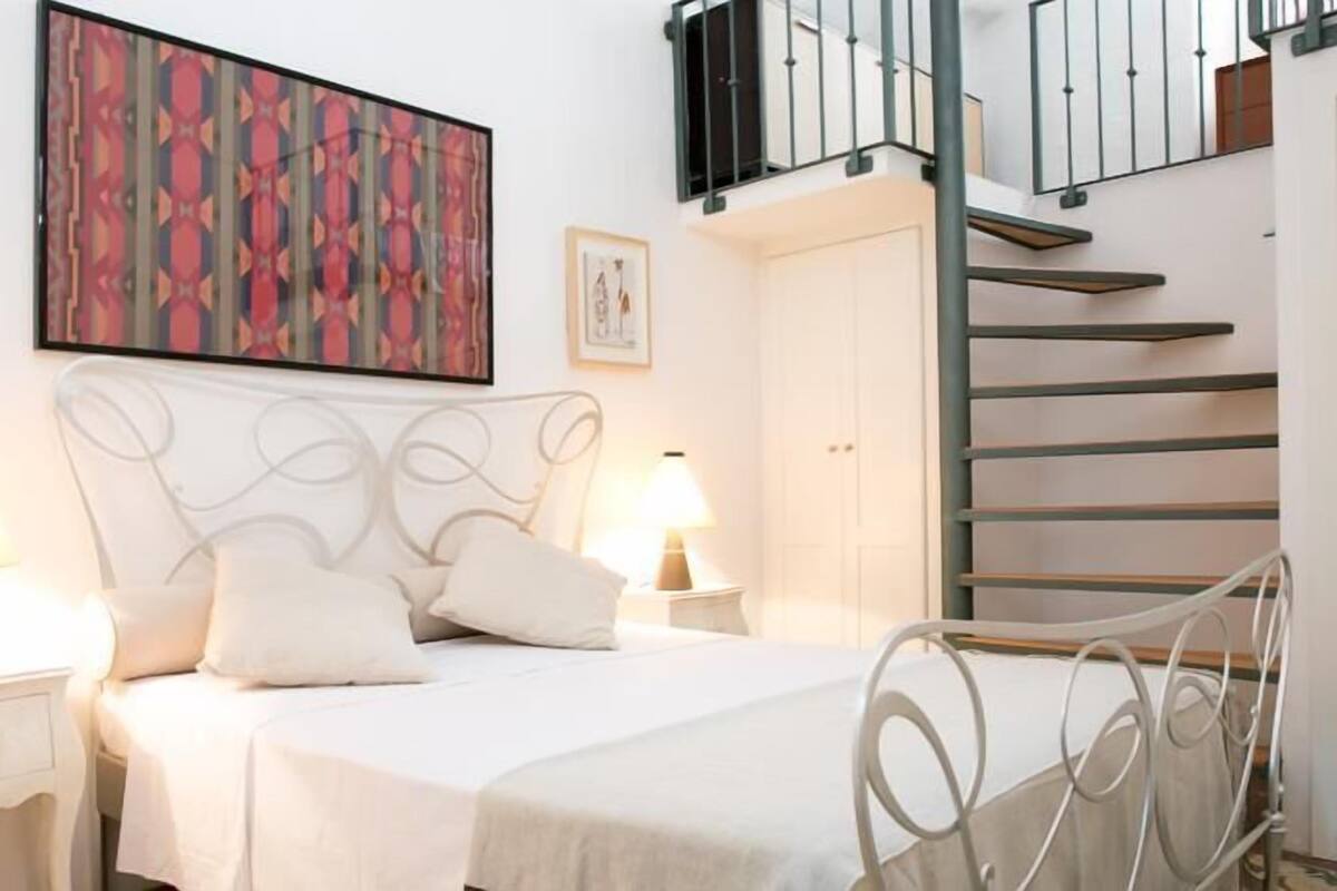 Habitación cuádruple, vistas a la ciudad | Servicio de la habitación