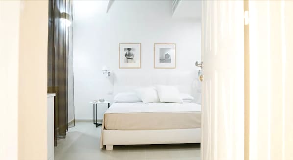 Habitación cuádruple, vistas a la ciudad | 1 dormitorio, ropa de cama de alta calidad, caja fuerte