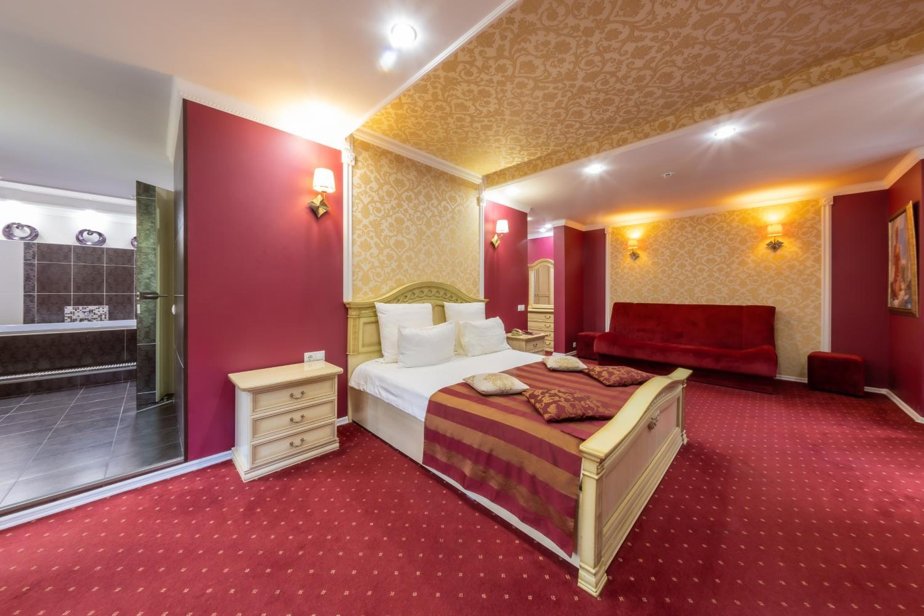 Seprai premium, minibar, brankas, dan kedap suara