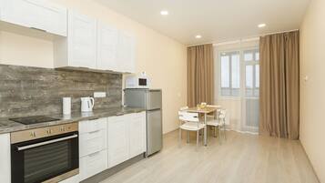 Basic-Vierbettzimmer | Eigene Küche | Kühlschrank, Mikrowelle, Herdplatte, Wasserkocher mit Kaffee-/Teezubehör