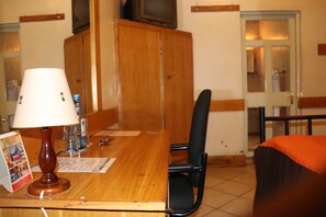 Standardzimmer | Bettwäsche aus ägyptischer Baumwolle, hochwertige Bettwaren, Minibar
