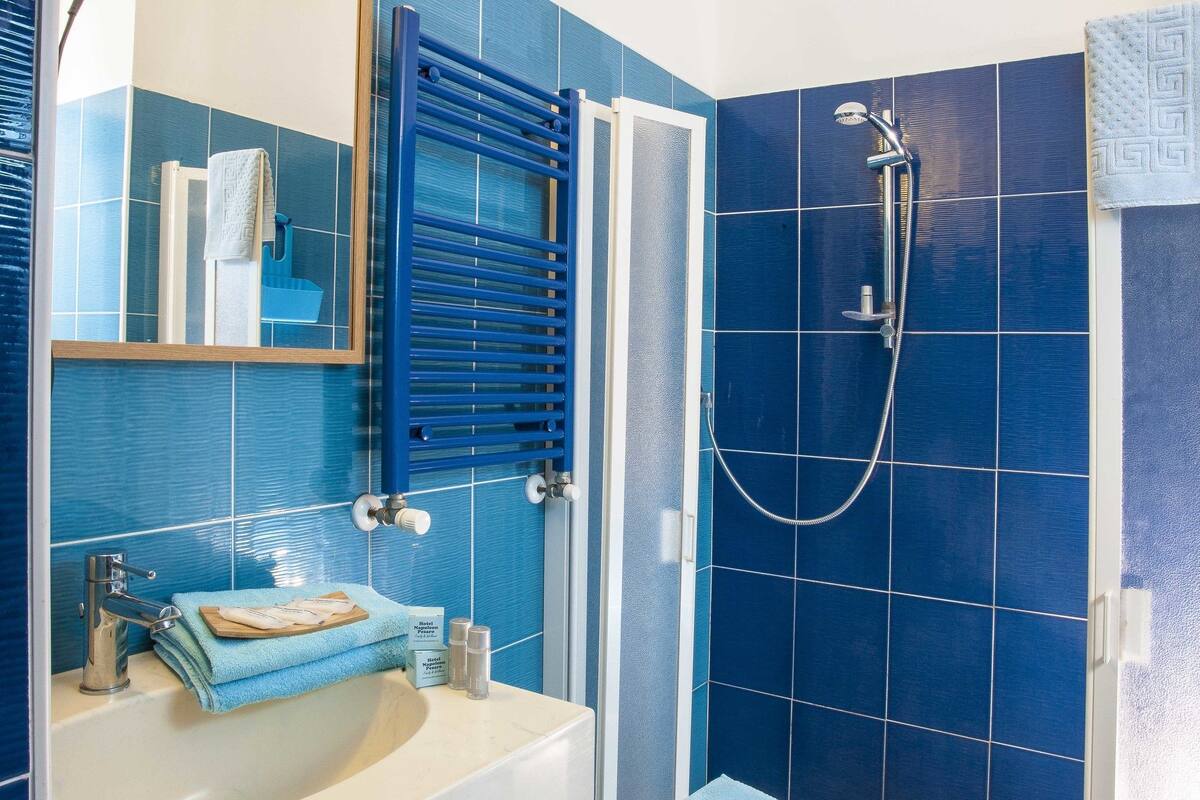 double or twin room, sea view | bathroom | shower, free toiletries, hair dryer, bidet