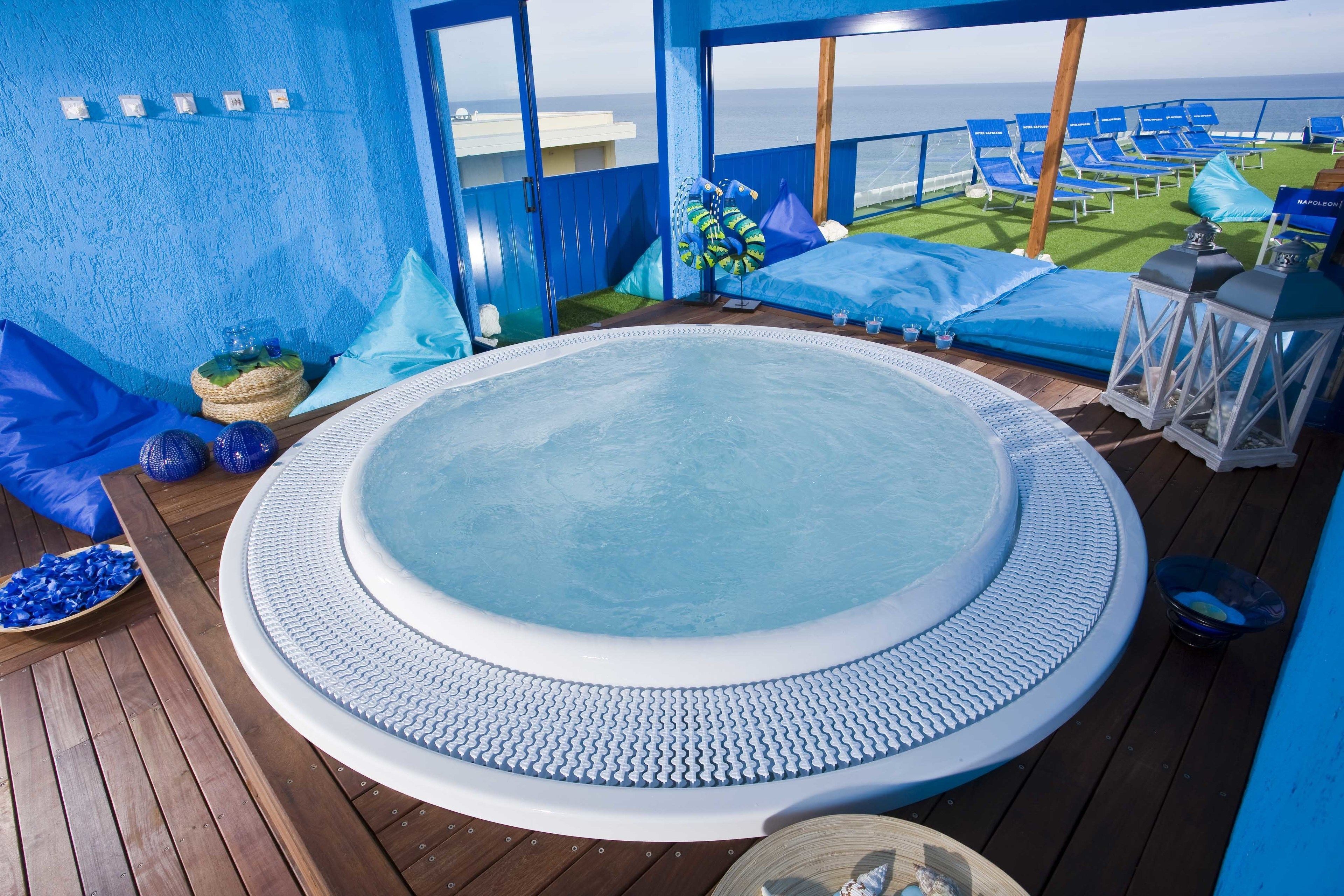 indoor spa tub