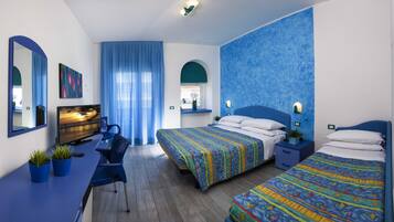 Tremannsrom | Minibar, safe på rommet, skrivebord og wi-fi (inkludert)