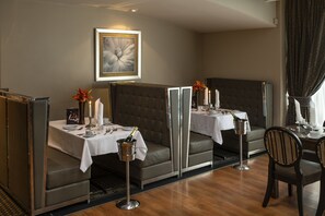 Dining - Wessex Hotel (Street)