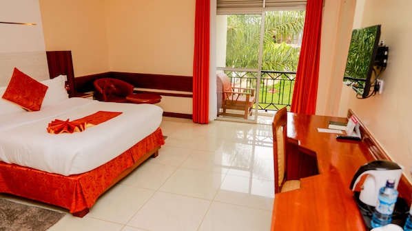 Desk, free WiFi - Meru Slopes Hotel (Meru)