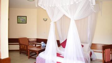 Deluxe Single Room | Bathroom | Free toiletries, hair dryer, slippers, bidet