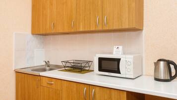 Apartment, 1 Schlafzimmer (Tokarey, 40-126) | Eigene Küche | Kühlschrank, Mikrowelle, Ofen, Herdplatte