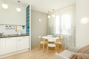 Apartment on Tokarey, 40-226 | Private kitchen - Apartment Etazhydaily Tokarey-Kraulya (Yekaterinburg)