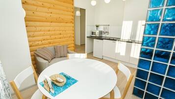 Apartment, 1 Schlafzimmer (Tokarey, 40-226) | Eigene Küche | Kühlschrank, Mikrowelle, Ofen, Herdplatte