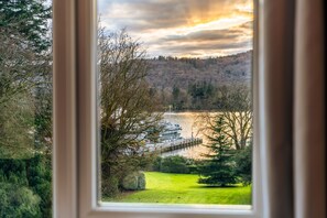 Family Double Room, Ensuite, Lake View (7 Dewberry)