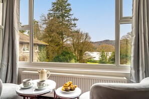 Deluxe Double Room, Ensuite, Lake View (2 Raspberry Room)