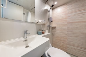 Bathroom - The Berry Boutique (Windermere)