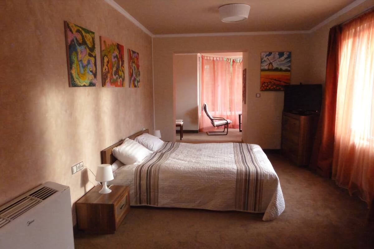 Junior suite | Luxe beddengoed, een strijkplank/strijkijzer, extra bedden, gratis wifi