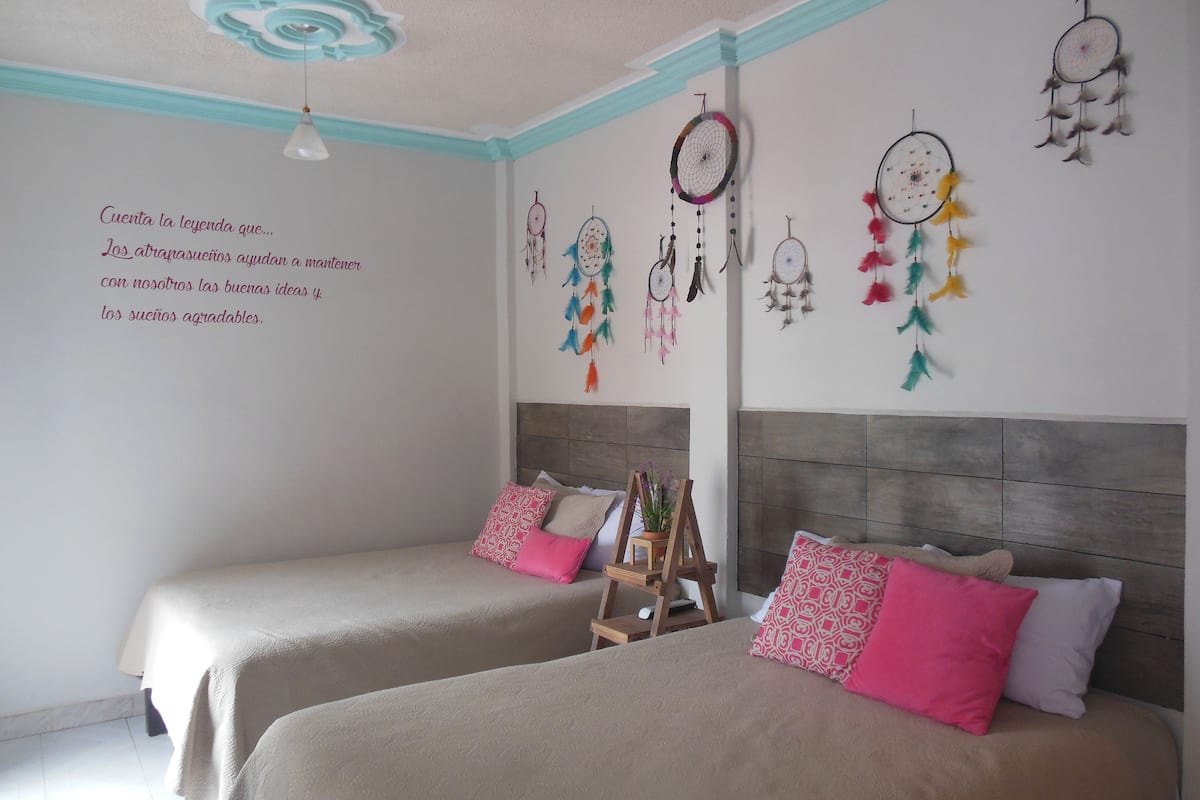 SUEÑOS 2 Camas Matrimoniales | 1 bedroom, premium bedding, iron/ironing board, cribs/infant beds