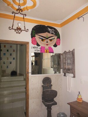 LA LLORONA 2 Camas Queen Size | 1 間臥室、高級寢具、熨斗/熨衣板、搖籃/嬰兒床