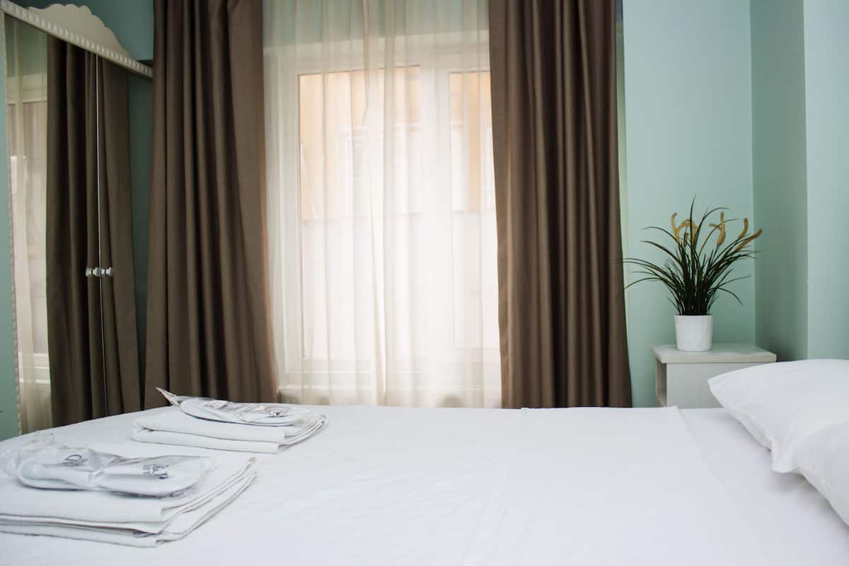 Economy Apartment | 1 bedroom, Egyptian cotton sheets, premium bedding, down comforters
