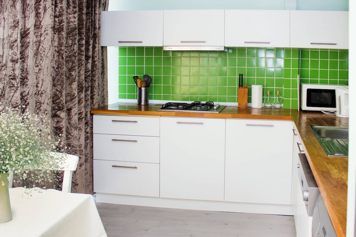 ห้องแฟมิลี่สวีท, ระเบียง | ครัวส่วนตัว | ตู้เย็น, เตาประกอบอาหาร, เครื่องล้างจาน, กาต้มน้ำไฟฟ้า