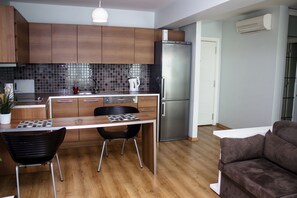 Comfort Apartment | Private kitchenette | Fridge, stovetop, dishwasher, electric kettle - D&D Suites (Istanbul)