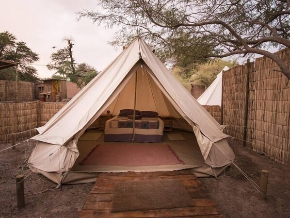 Tienda, 1 cama doble, baño privado | Caja fuerte y wifi gratis