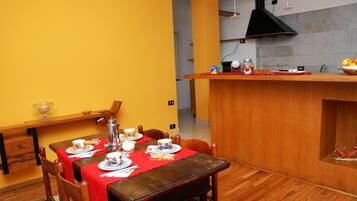 Inbegriffenes einheimisches Frühstück