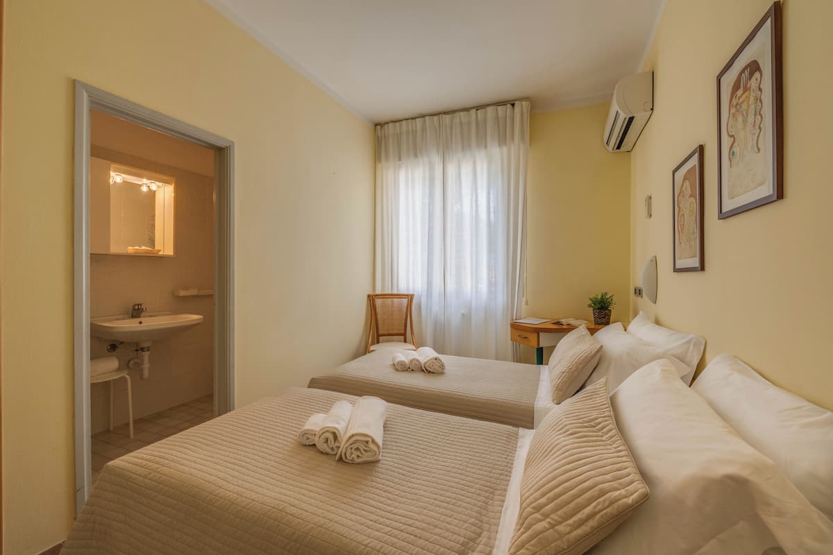 Standard Room, 1 Bedroom, Mobility Accessible, Air conditioning