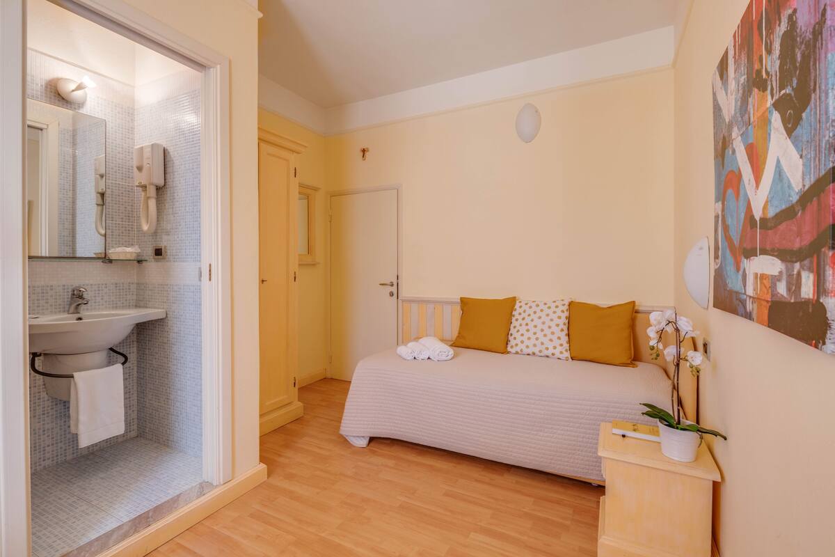 economy double room | premium bedding, in-room safe, desk, soundproofing