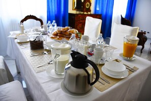 Free daily continental breakfast  - B&B Casa Nizza (Turin)