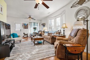 Signature Cottage, 2 Bedrooms | Living area | 45-inch flat-screen TV with cable channels, TV, Netflix - Virginia St Dollhouse (Prescott)