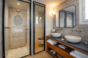 Double Room | Bathroom | Free toiletries, hair dryer, towels - Hotel Boutique Can Sastre (Ciutadella de Menorca)