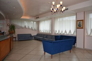 Lobby sitting area - Hotel Sant'Anna (San Giovanni Rotondo)
