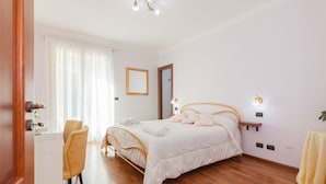 Suite Panorama, 1 kamar tidur, teras, pemandangan laut | 1 kamar tidur, seprai premium, meja kerja, dan tirai kedap cahaya