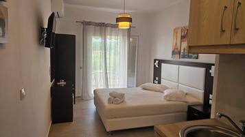 Standard Double or Twin Room | Premium bedding, in-room safe, desk, soundproofing