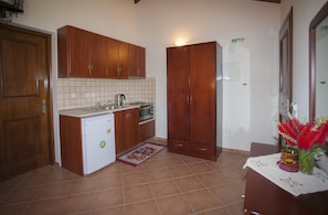 Standard Studio | Private kitchen | Fridge, stovetop, coffee/tea maker, electric kettle - Villa Apollo Parga (Parga)