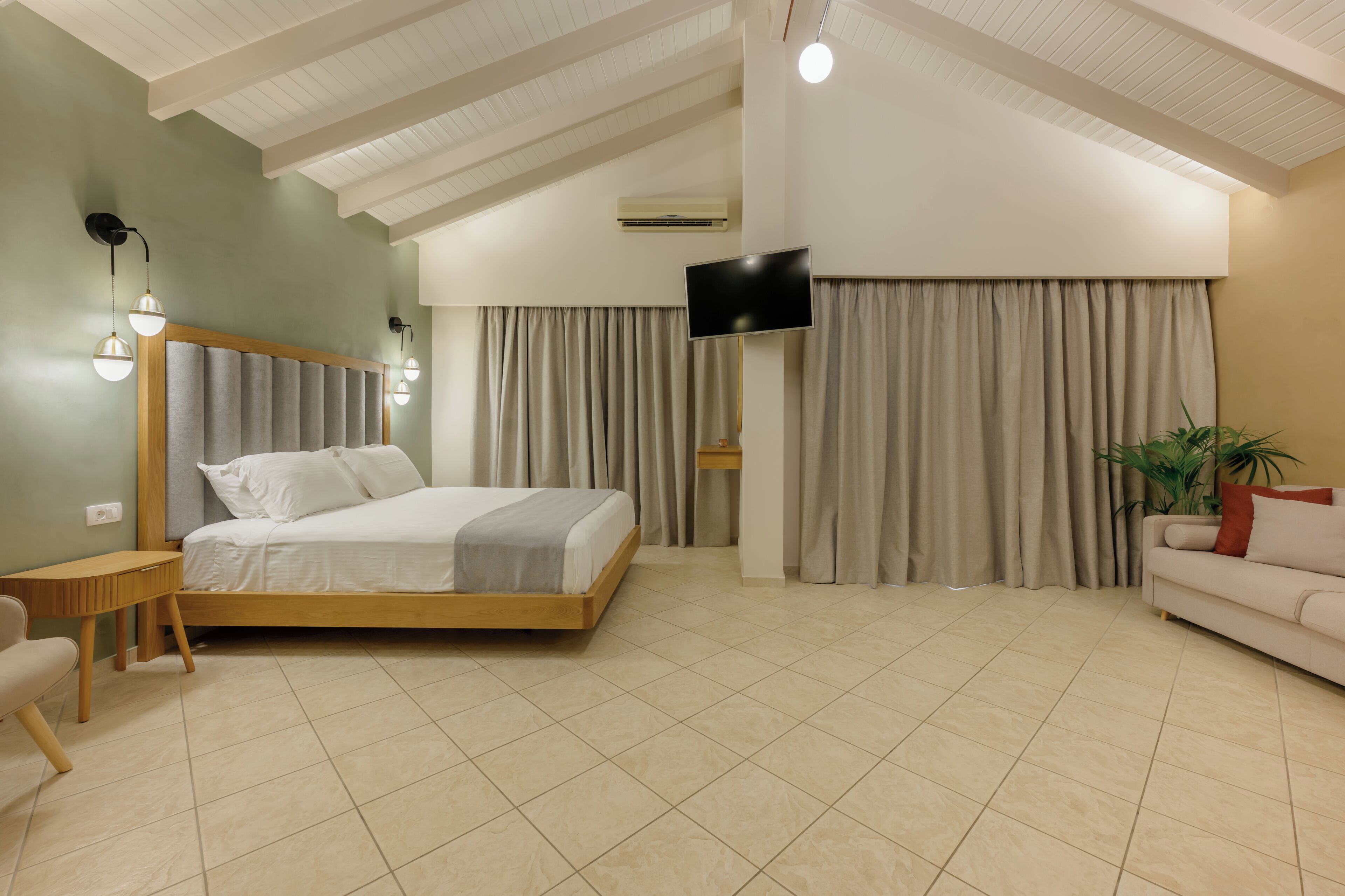 Suite, Jetted Tub | Premium bedding, in-room safe, desk, soundproofing
