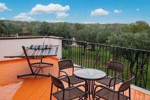 Apartment, 2 Schlafzimmer, Gartenblick | Terrasse/Patio