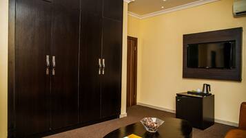 Executive Suite | Living area | Flat-screen TV