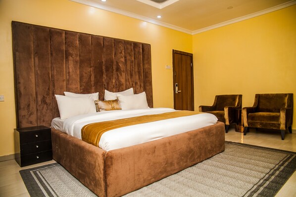 Deluxe Room | Minibar, desk, laptop workspace, free WiFi - CribVille Hotel & Suites (Lekki)