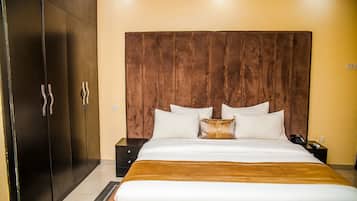 Camera Deluxe | Minibar, una scrivania, postazione laptop, Wi-Fi gratuito